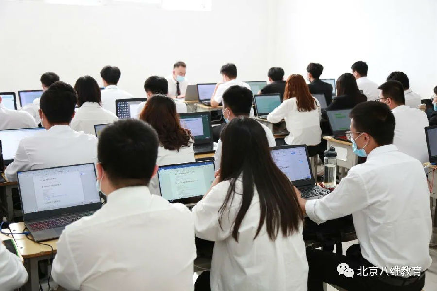八維教育游戲開發:領袖搖籃,塑造未來游戲精英!